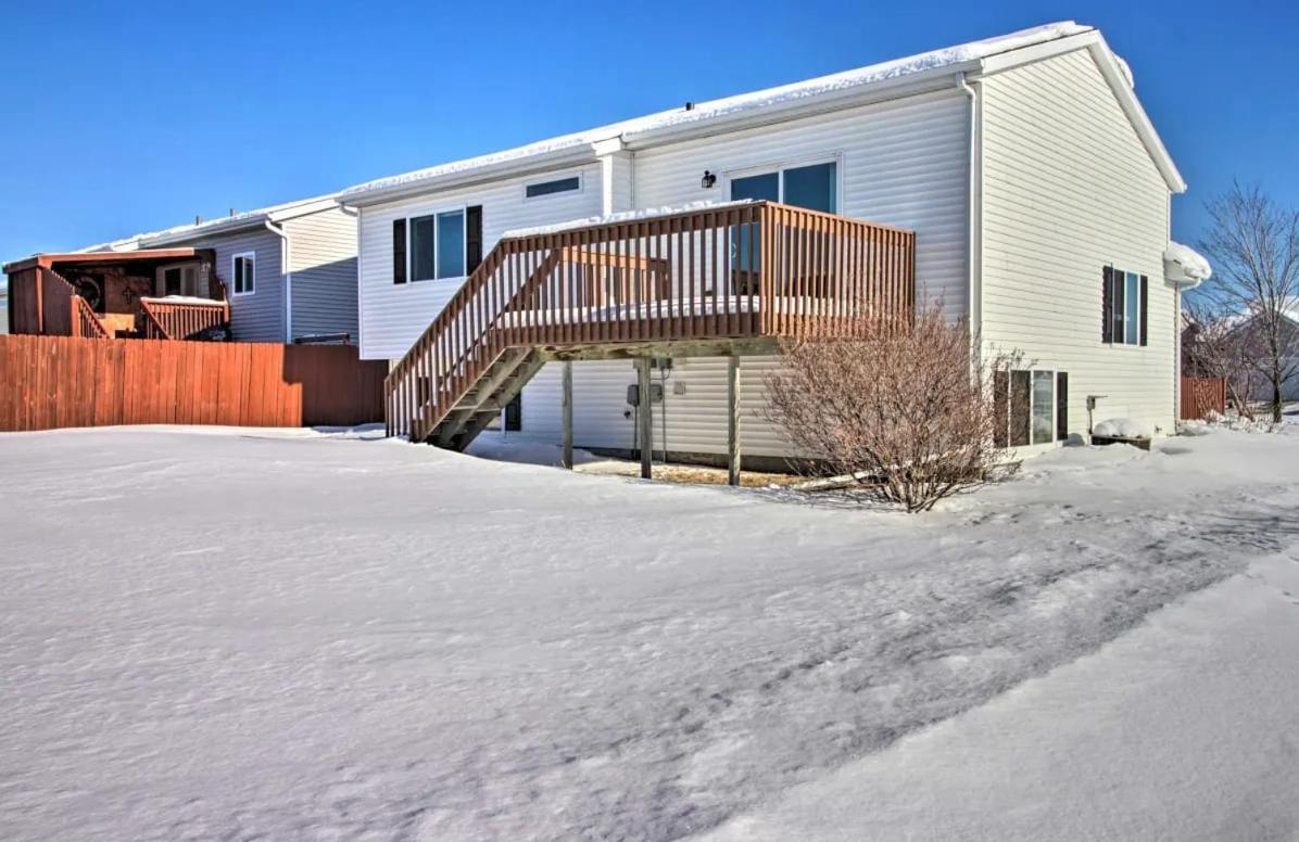 Villa Welcoming West Fargo Retreat W Backyard Exterior foto