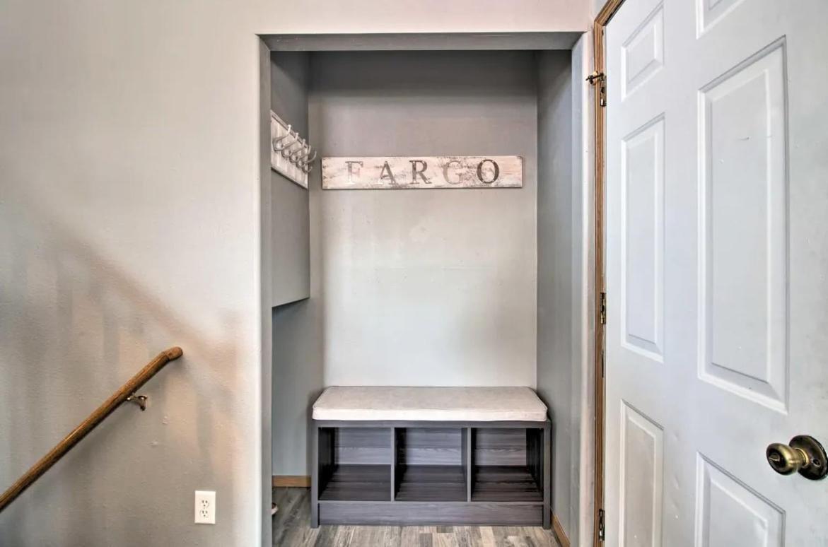 Villa Welcoming West Fargo Retreat W Backyard Exterior foto