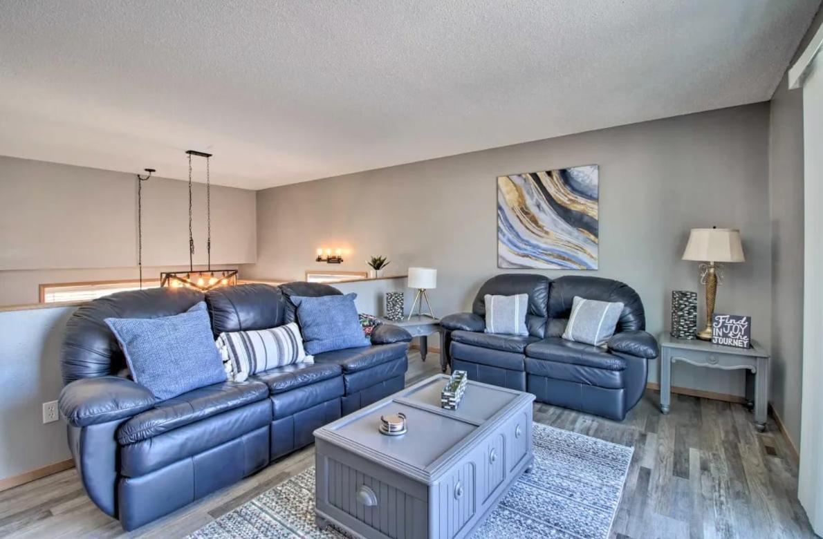 Villa Welcoming West Fargo Retreat W Backyard Exterior foto